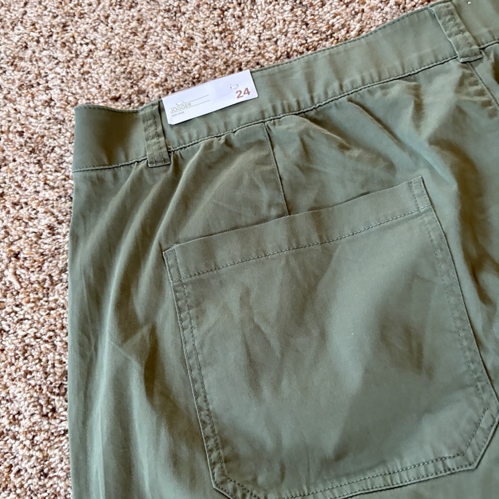 NWT! Lane Bryant Jogger CapriPants Women's Size 24 Olive Green Mid-Rise Stretch - Picture 15 of 16